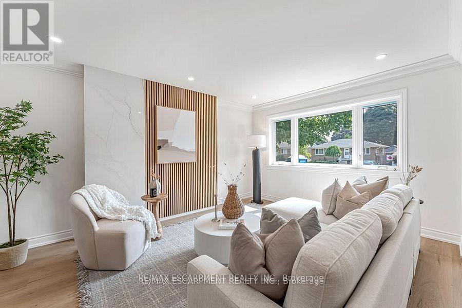 Photo 4 of 48 Ferrara Street, Hamilton ON