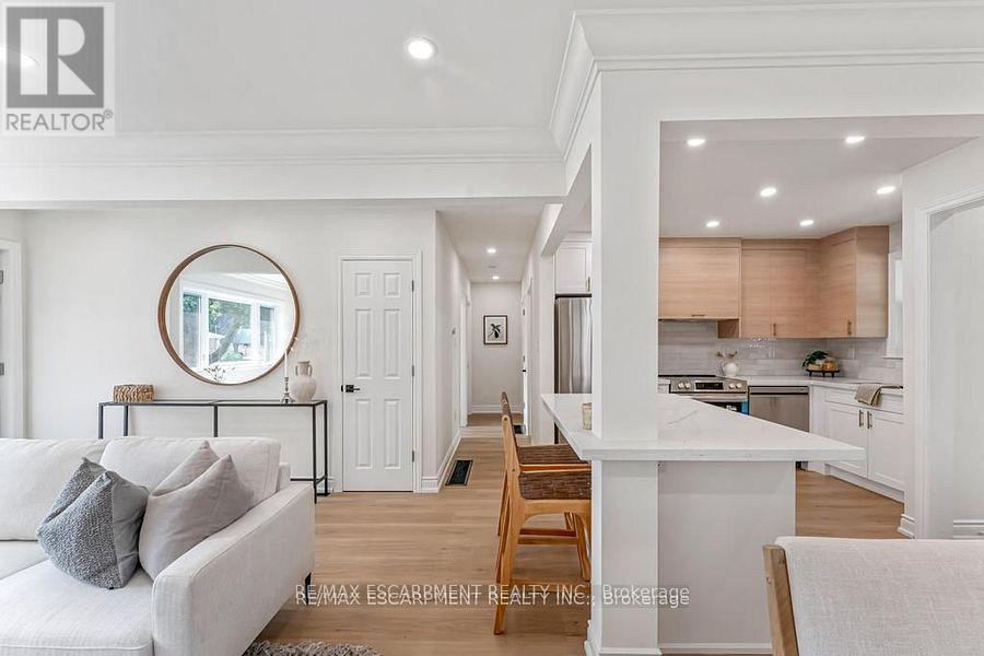 Photo 5 of 48 Ferrara Street, Hamilton ON