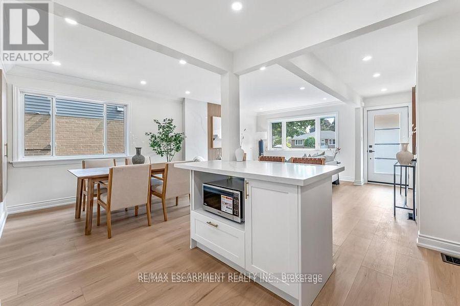 Photo 6 of 48 Ferrara Street, Hamilton ON