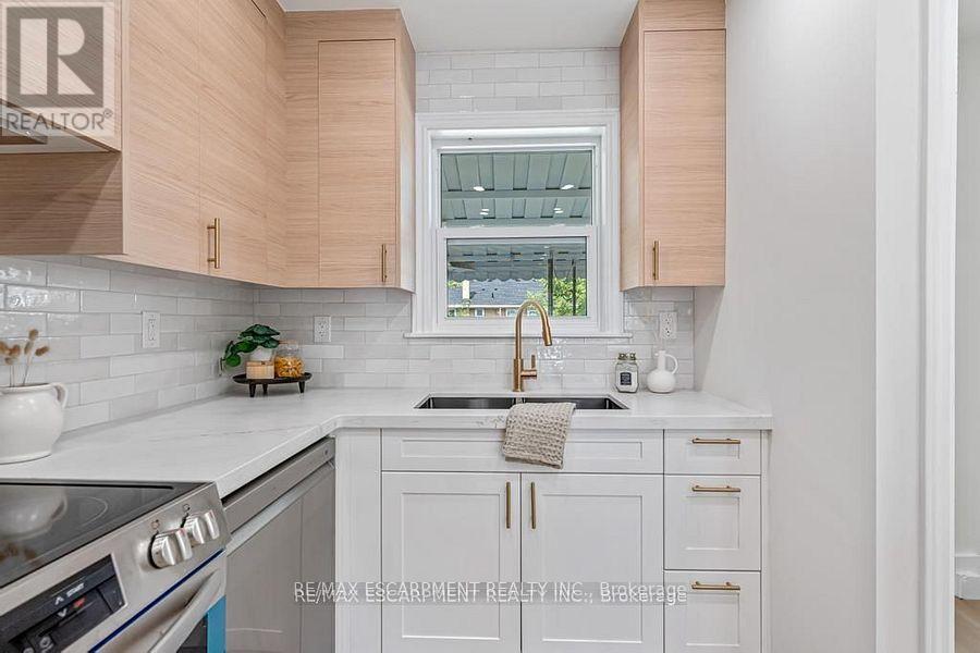 Photo 8 of 48 Ferrara Street, Hamilton ON