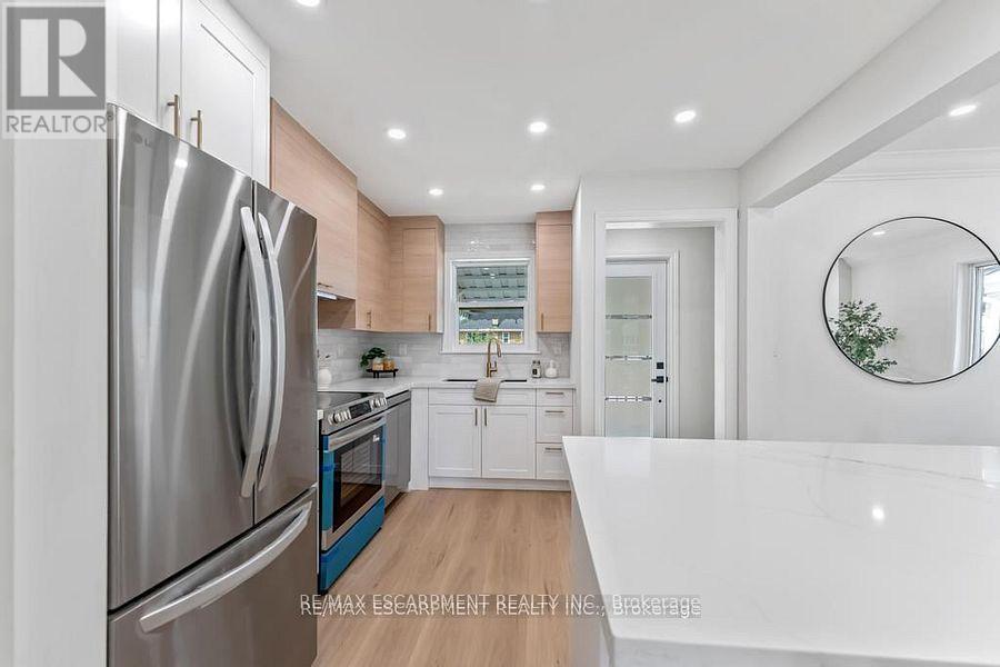 Photo 9 of 48 Ferrara Street, Hamilton ON