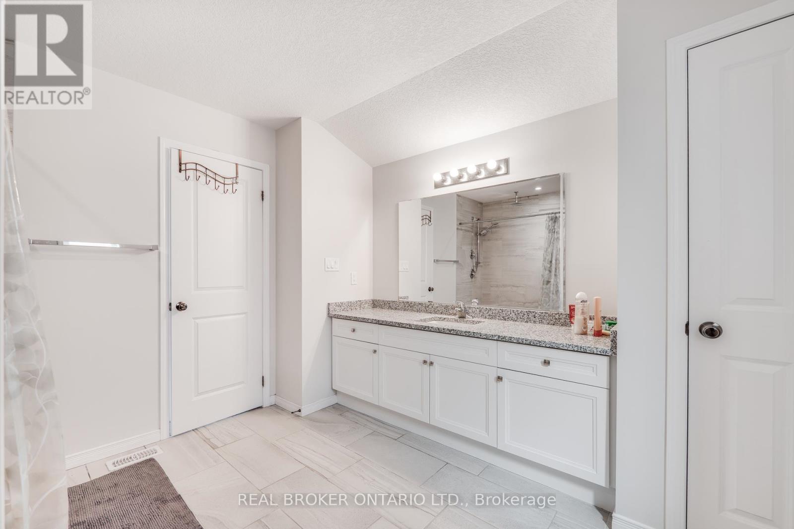 Photo 4 of 326 Moorlands Crescent, Kitchener ON