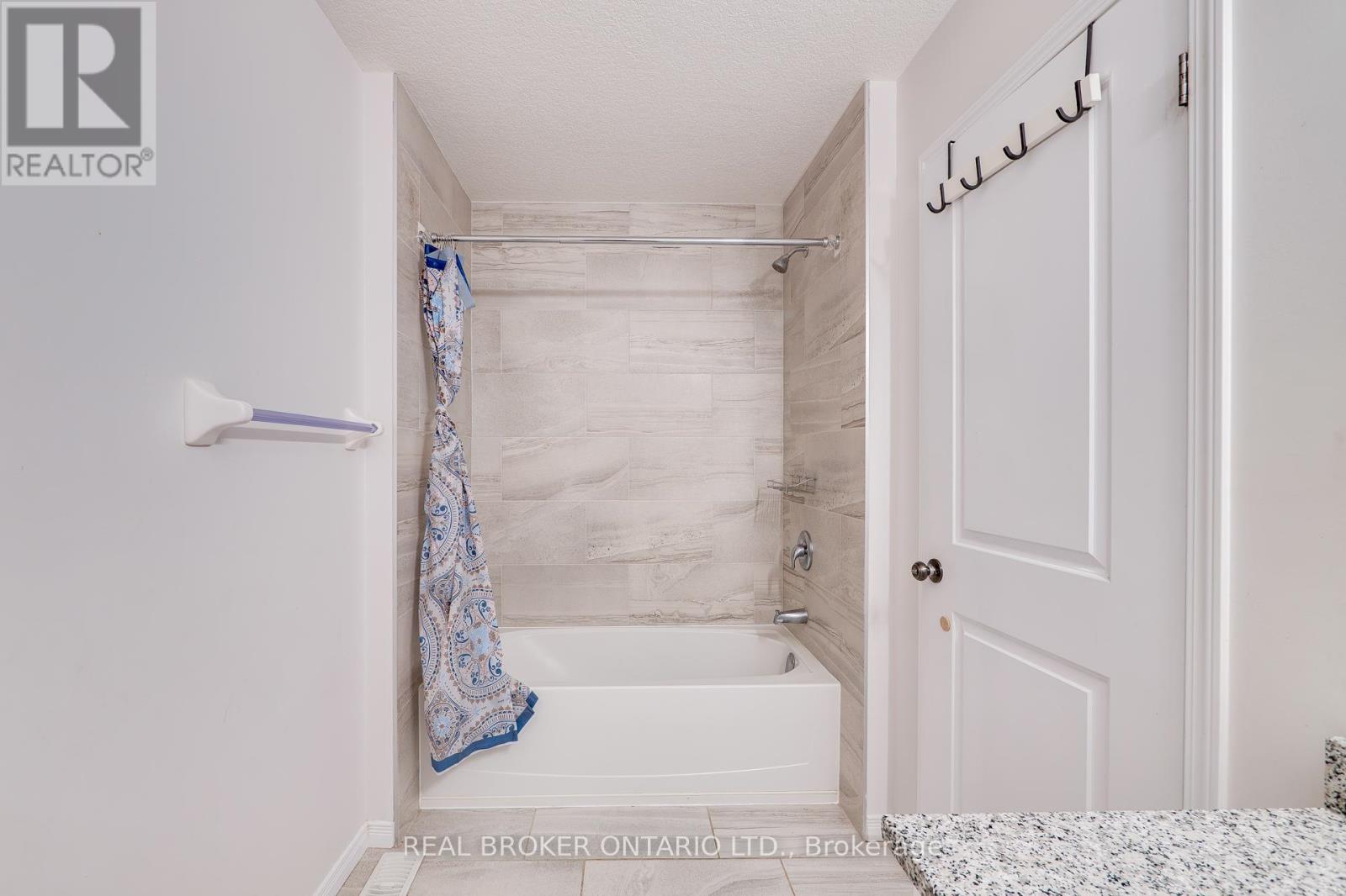 Photo 18 of 326 Moorlands Crescent, Kitchener ON
