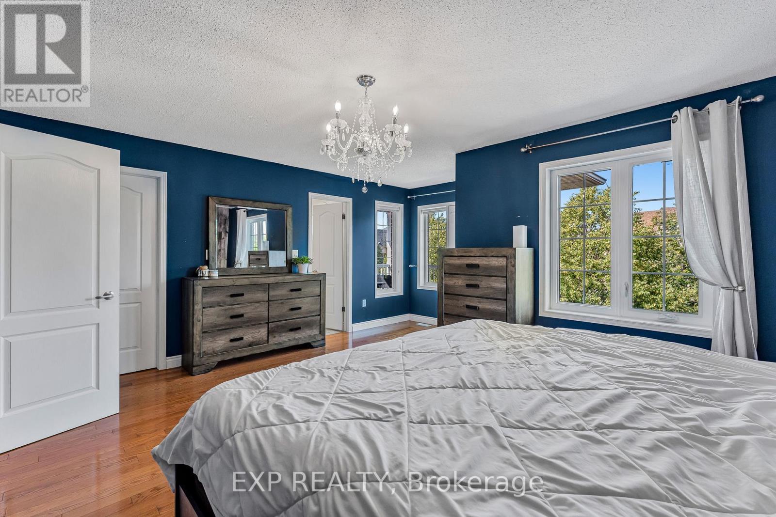 Photo 13 of 117 Glenmeadow Crescent, Hamilton ON