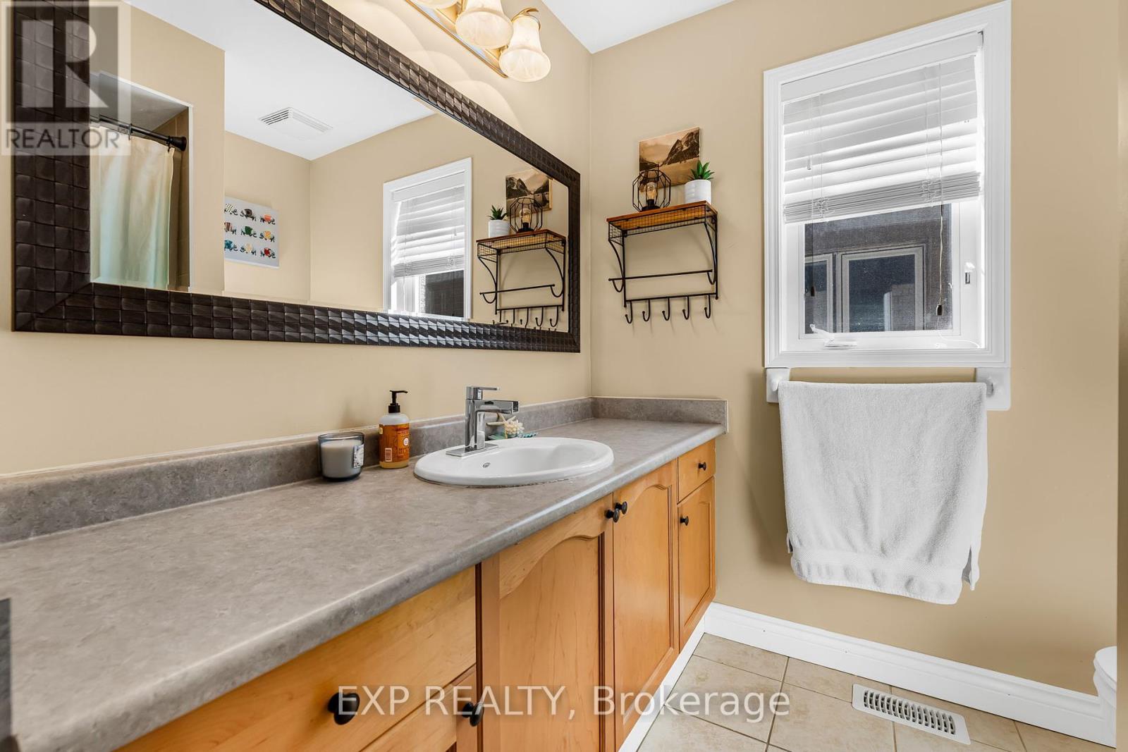 Photo 22 of 117 Glenmeadow Crescent, Hamilton ON