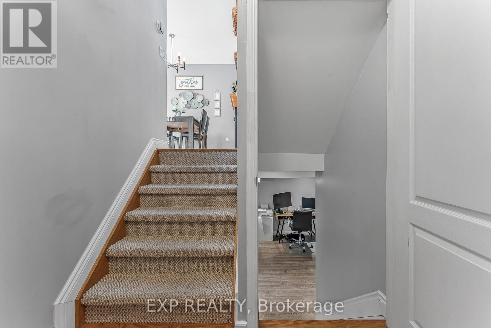 Photo 33 of 117 Glenmeadow Crescent, Hamilton ON