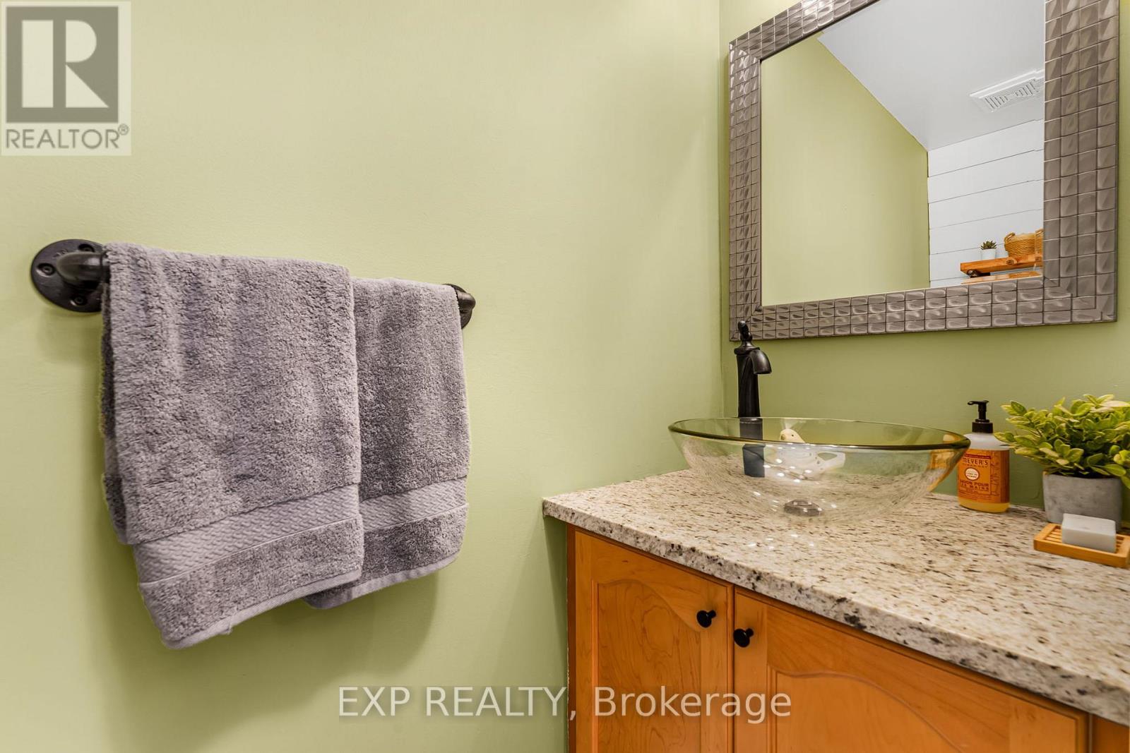 Photo 24 of 117 Glenmeadow Crescent, Hamilton ON