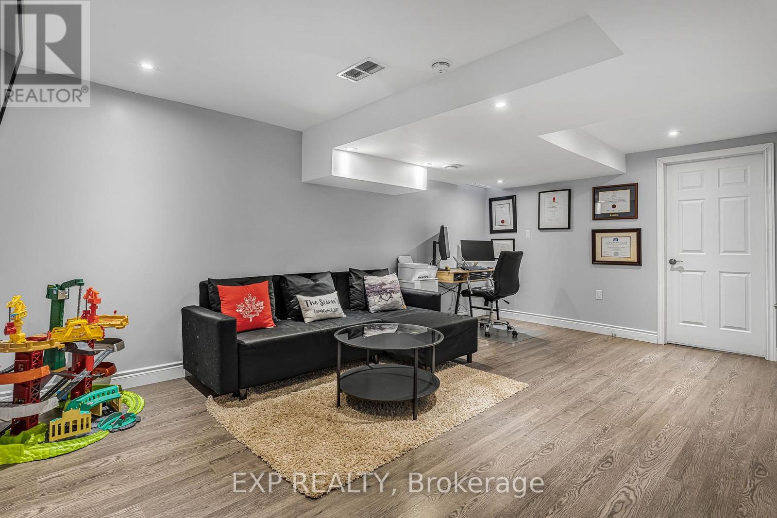 Photo 25 of 117 Glenmeadow Crescent, Hamilton ON