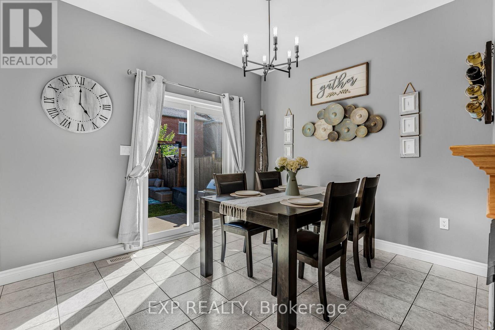 Photo 12 of 117 Glenmeadow Crescent, Hamilton ON