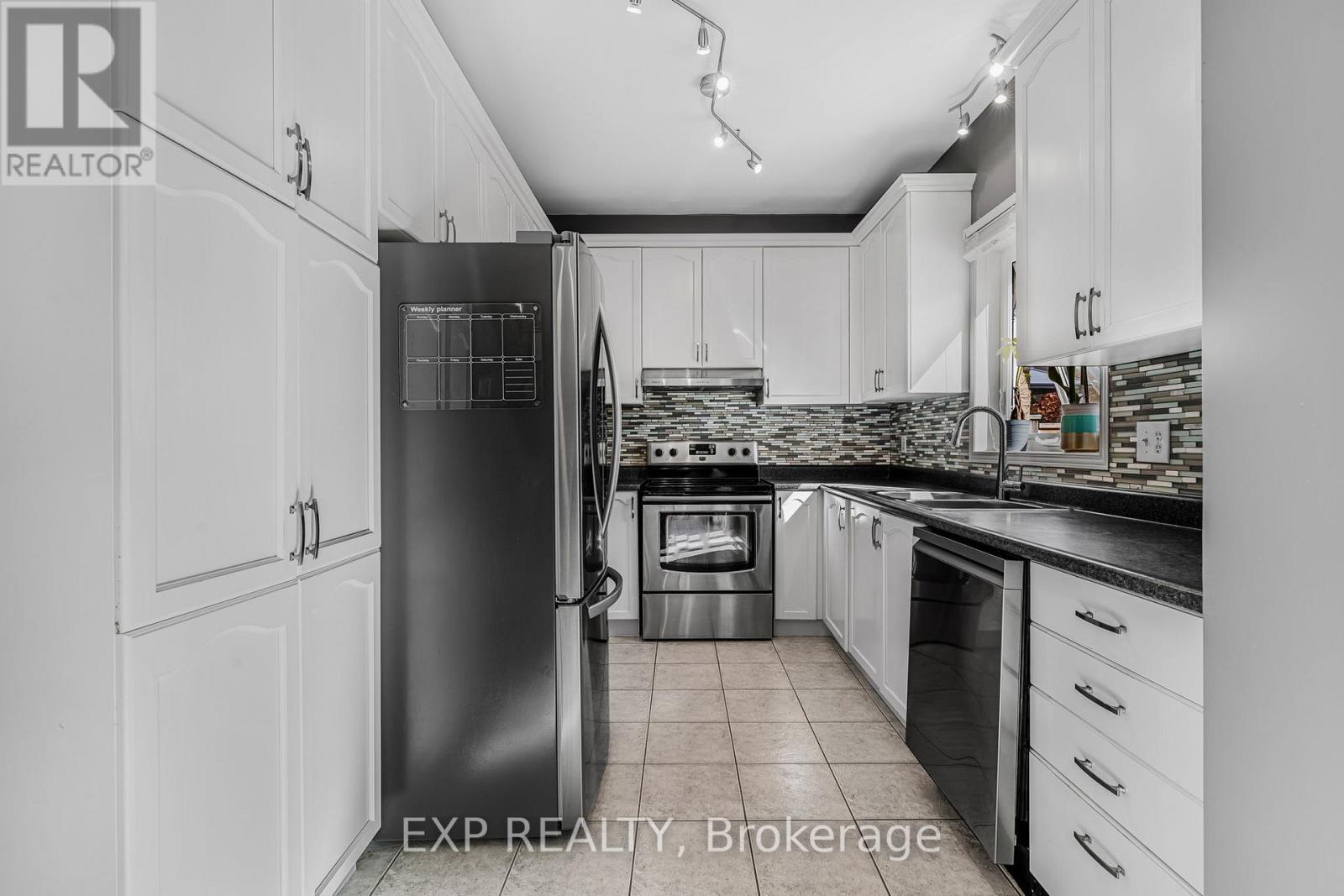 Photo 5 of 117 Glenmeadow Crescent, Hamilton ON