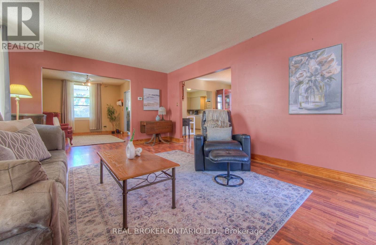 Photo 17 of 138 Forest Road, Cambridge ON