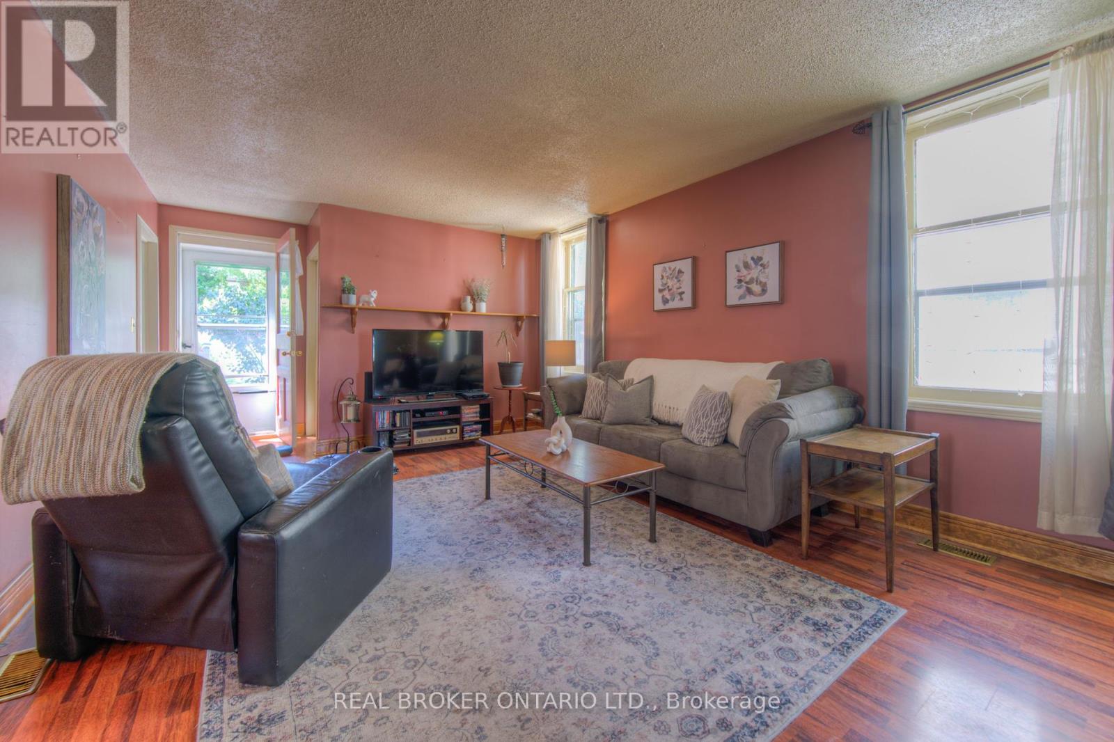 Photo 23 of 138 Forest Road, Cambridge ON