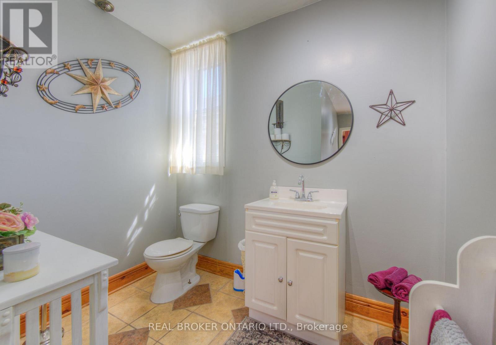 Photo 11 of 138 Forest Road, Cambridge ON