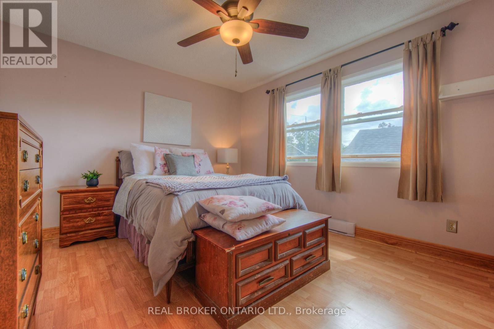 Photo 22 of 138 Forest Road, Cambridge ON