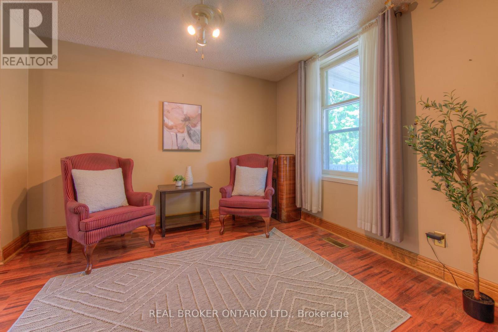 Photo 6 of 138 Forest Road, Cambridge ON