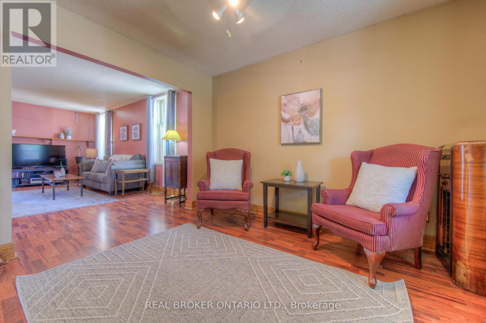 Photo 18 of 138 Forest Road, Cambridge ON