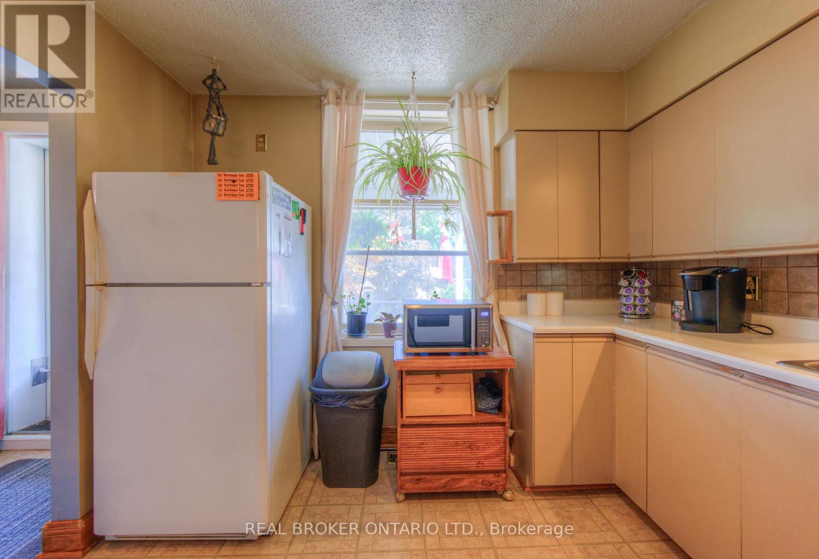 Photo 4 of 138 Forest Road, Cambridge ON