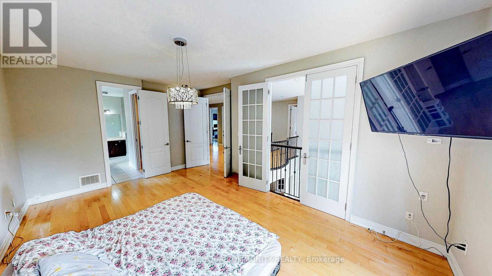 Photo 3 of 3380 Mistwell Crescent N, Oakville ON
