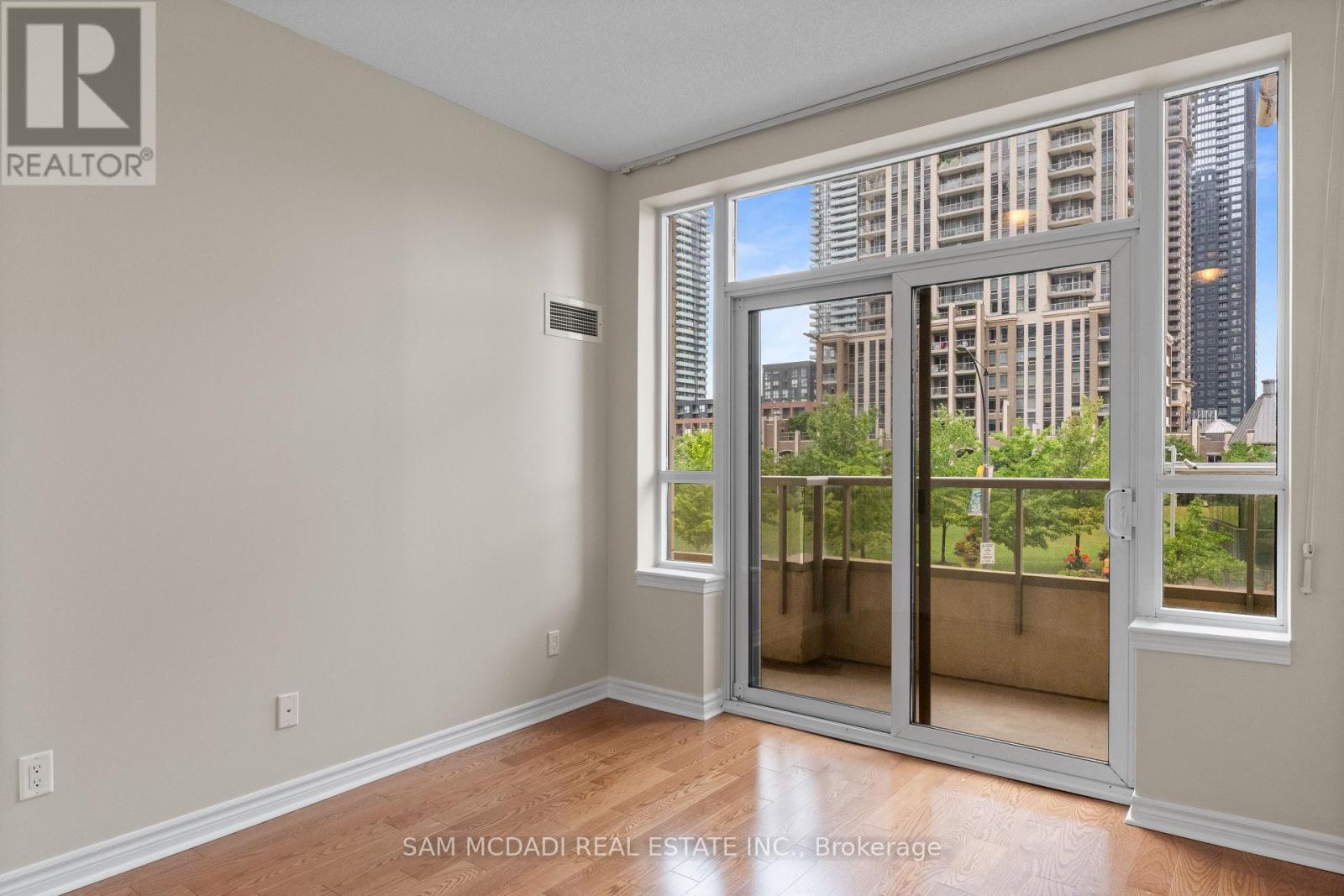 Photo 6 of 211 350 Princess Royal Drive, Mississauga ON