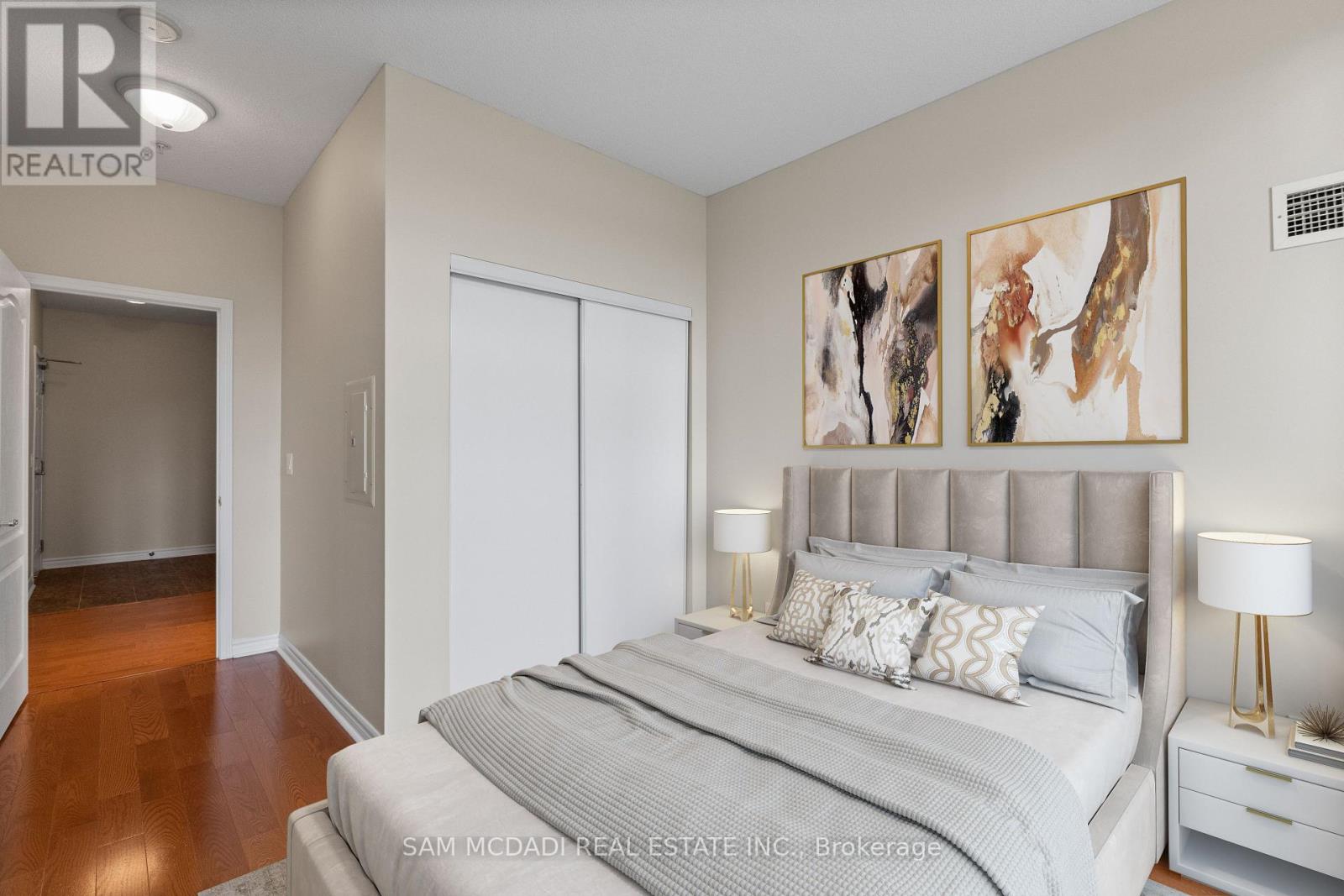 Photo 8 of 211 350 Princess Royal Drive, Mississauga ON