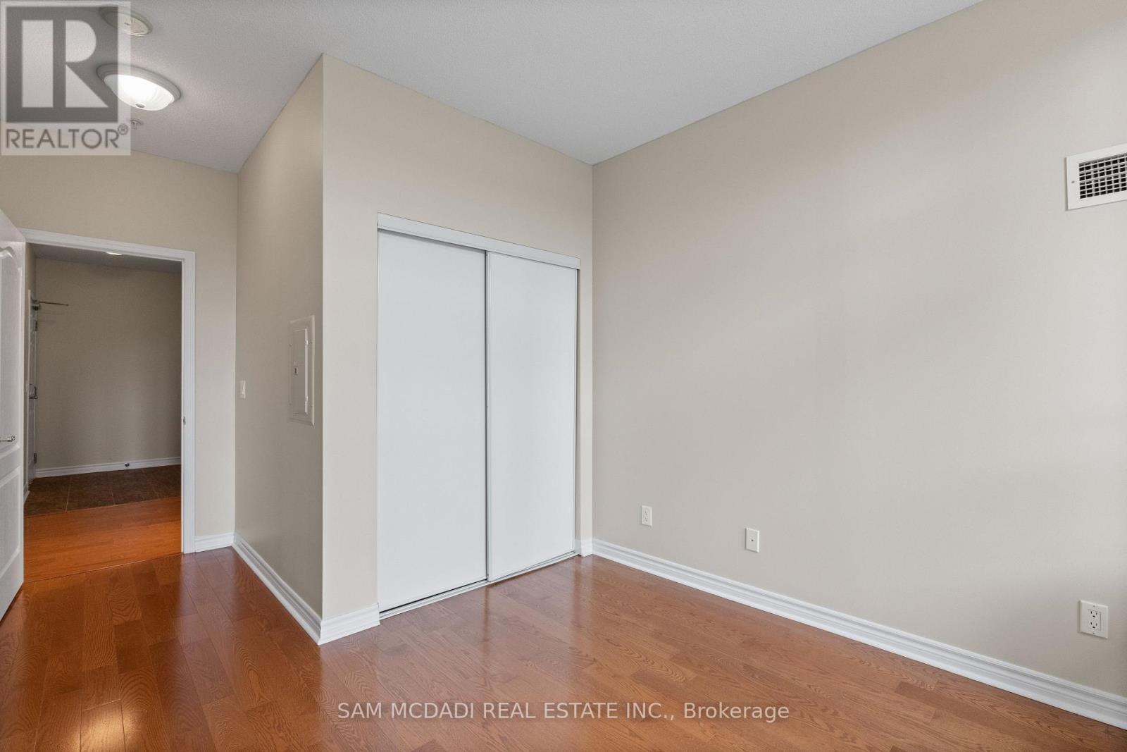Photo 10 of 211 350 Princess Royal Drive, Mississauga ON