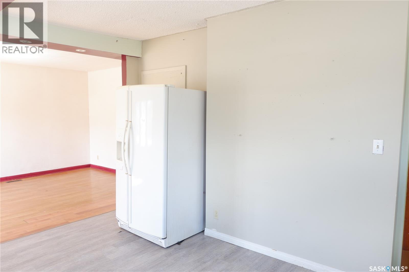 Photo 21 of 502 5th Avenue W, Assiniboia SK
