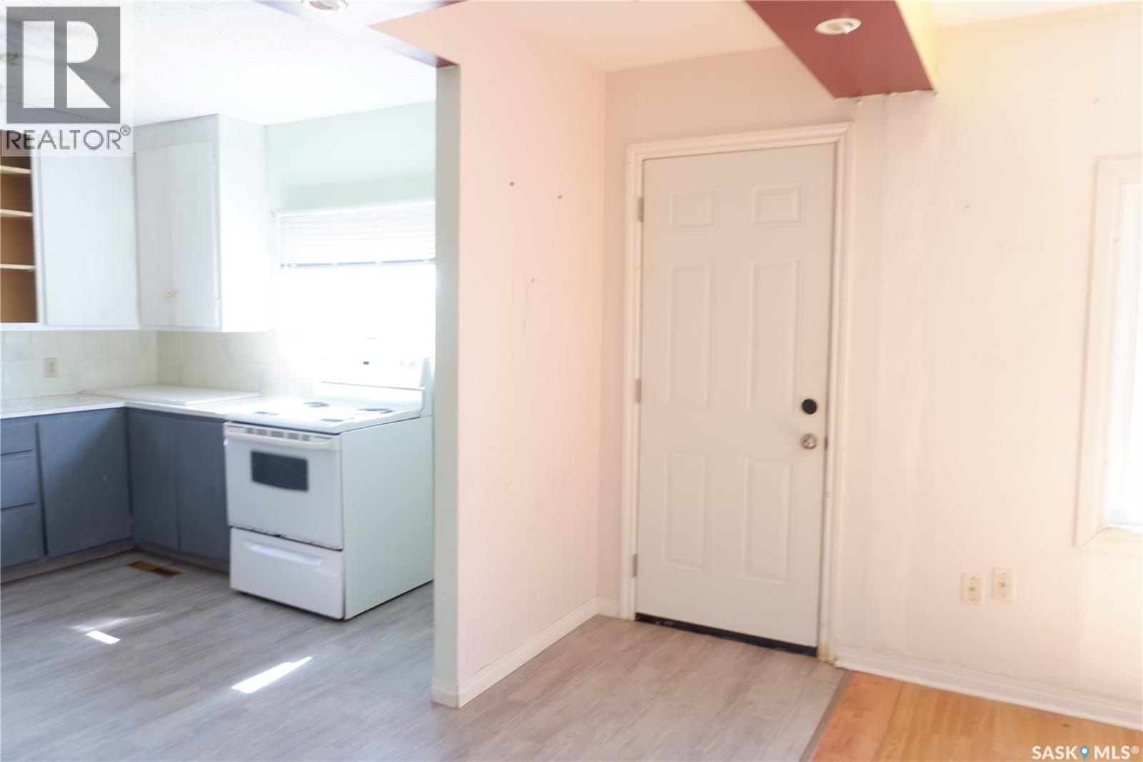 Photo 14 of 502 5th Avenue W, Assiniboia SK