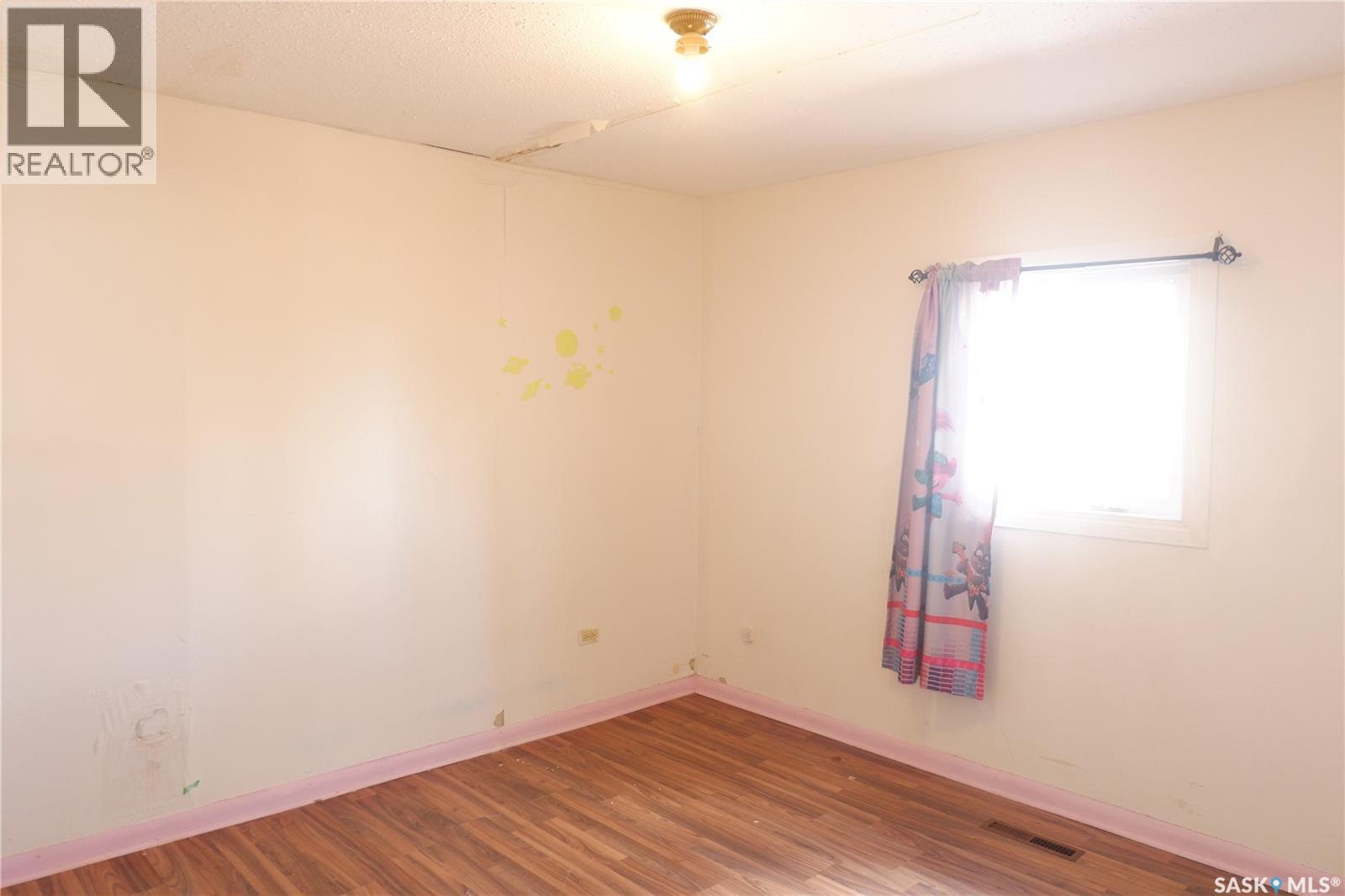 Photo 7 of 502 5th Avenue W, Assiniboia SK