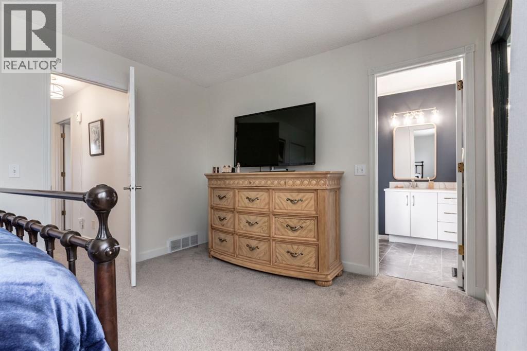 Photo 48 of 47 Springs Crescent Se, Airdrie AB