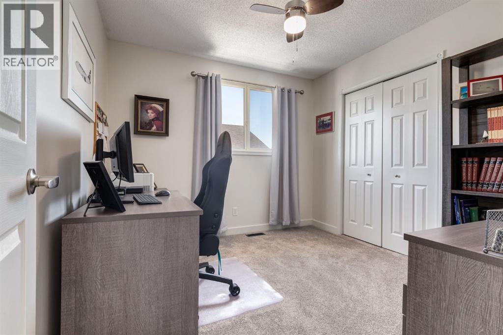 Photo 34 of 47 Springs Crescent Se, Airdrie AB