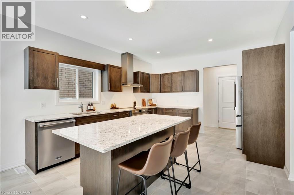 Photo 5 of 49 Willson Drive, Thorold ON