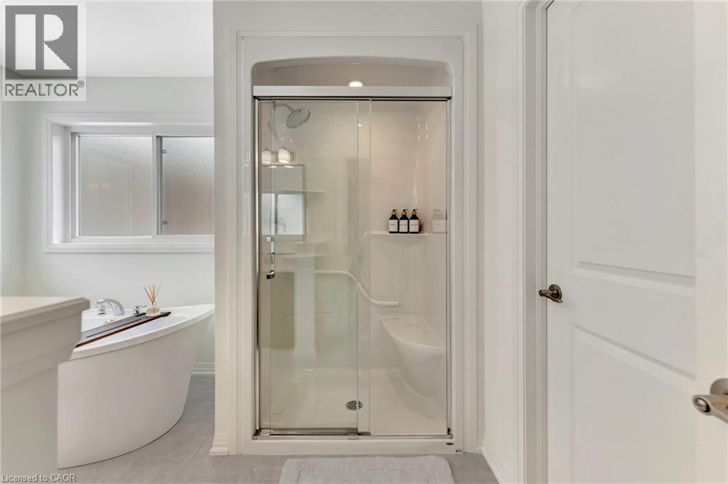 Photo 25 of 49 Willson Drive, Thorold ON