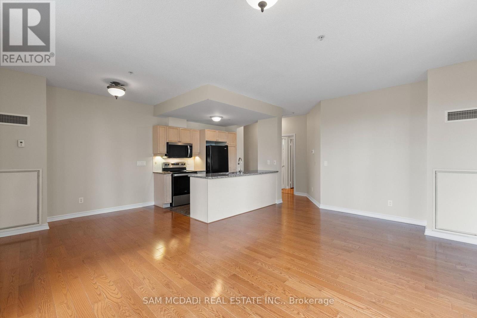 Photo 16 of 211 350 Princess Royal Drive, Mississauga ON