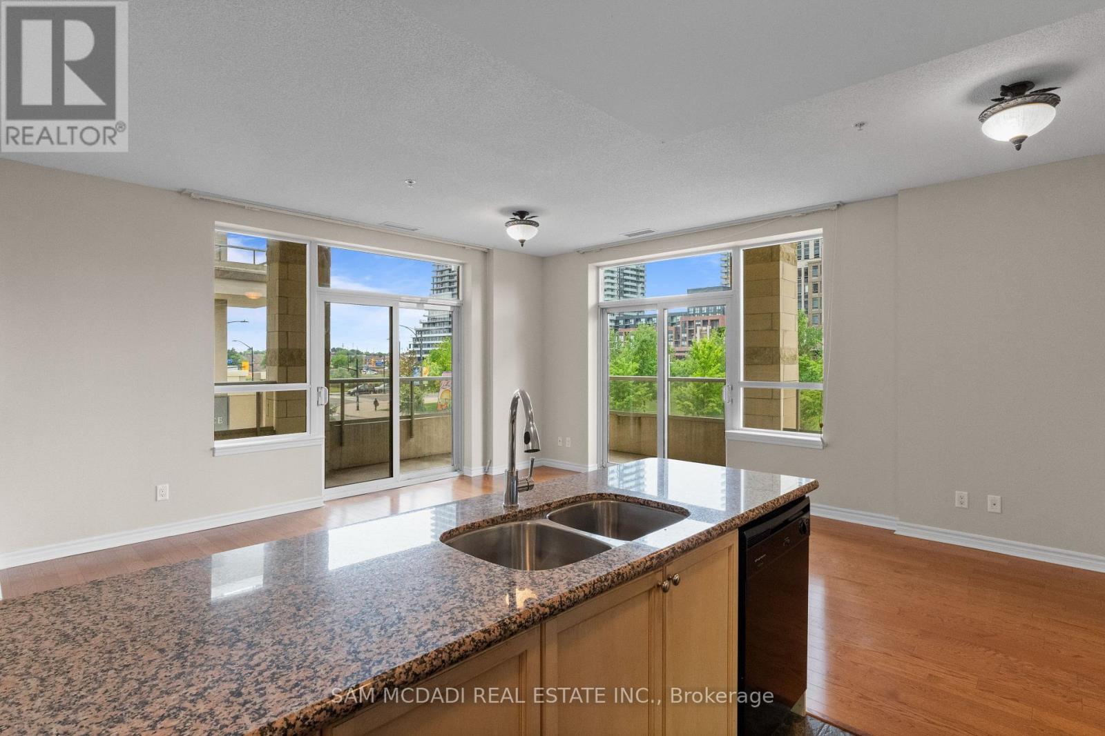 Photo 17 of 211 350 Princess Royal Drive, Mississauga ON
