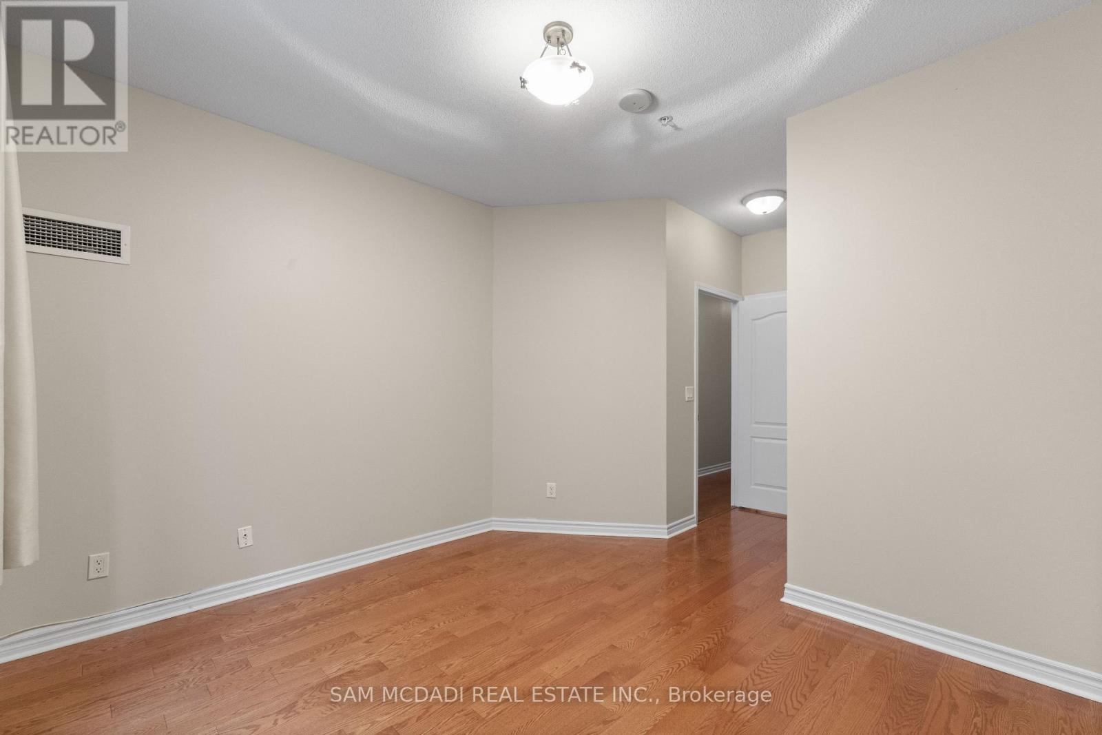 Photo 4 of 211 350 Princess Royal Drive, Mississauga ON