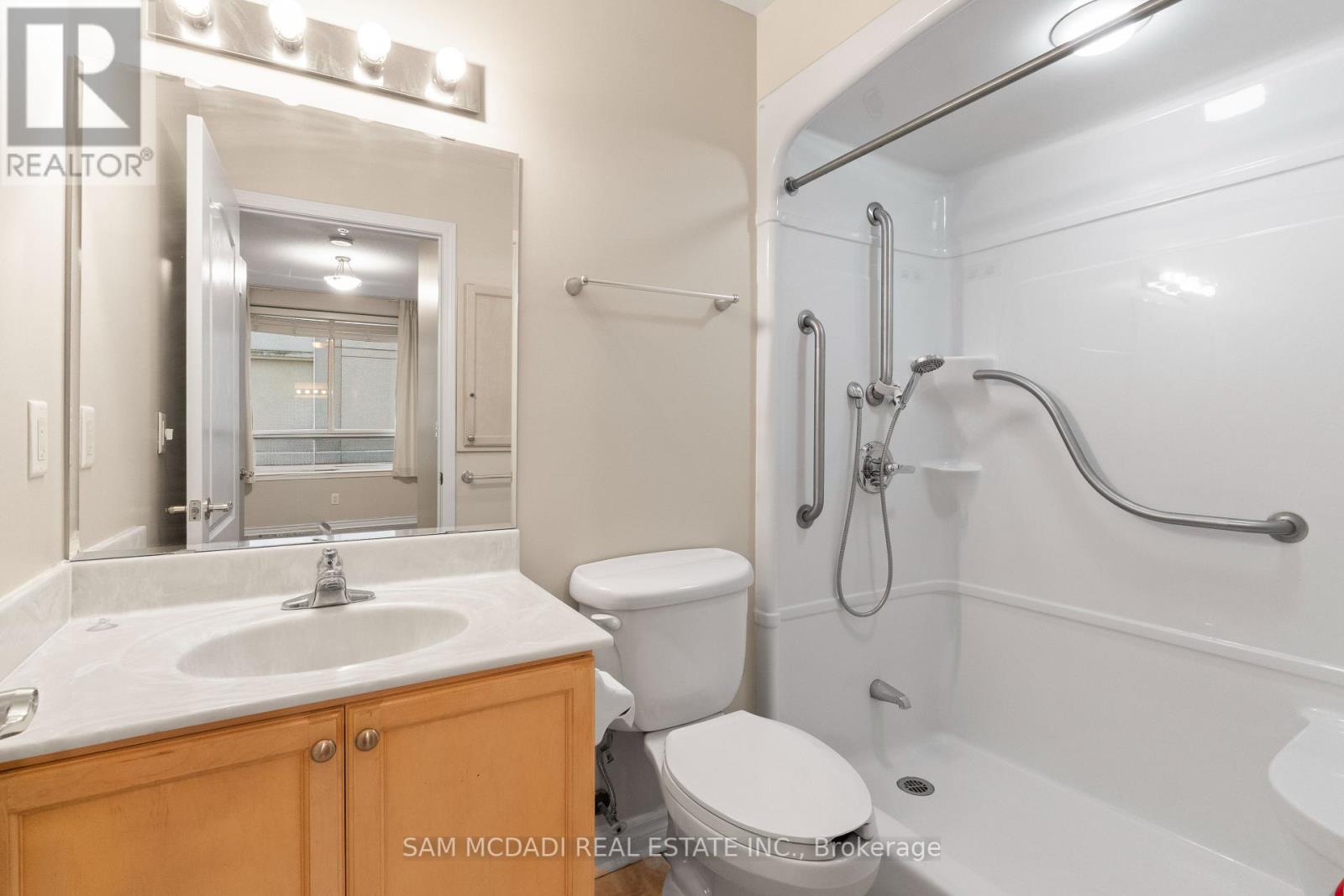 Photo 5 of 211 350 Princess Royal Drive, Mississauga ON