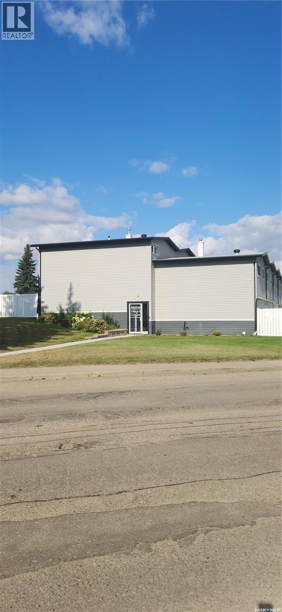 Photo 3 of 17 1292 Gordon Road, Moose Jaw SK