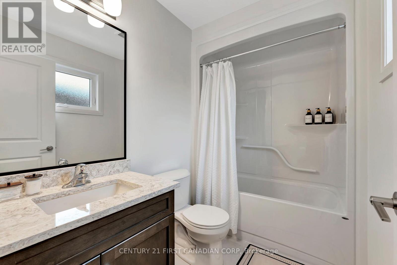 Photo 11 of 49 Willson Drive, Thorold ON