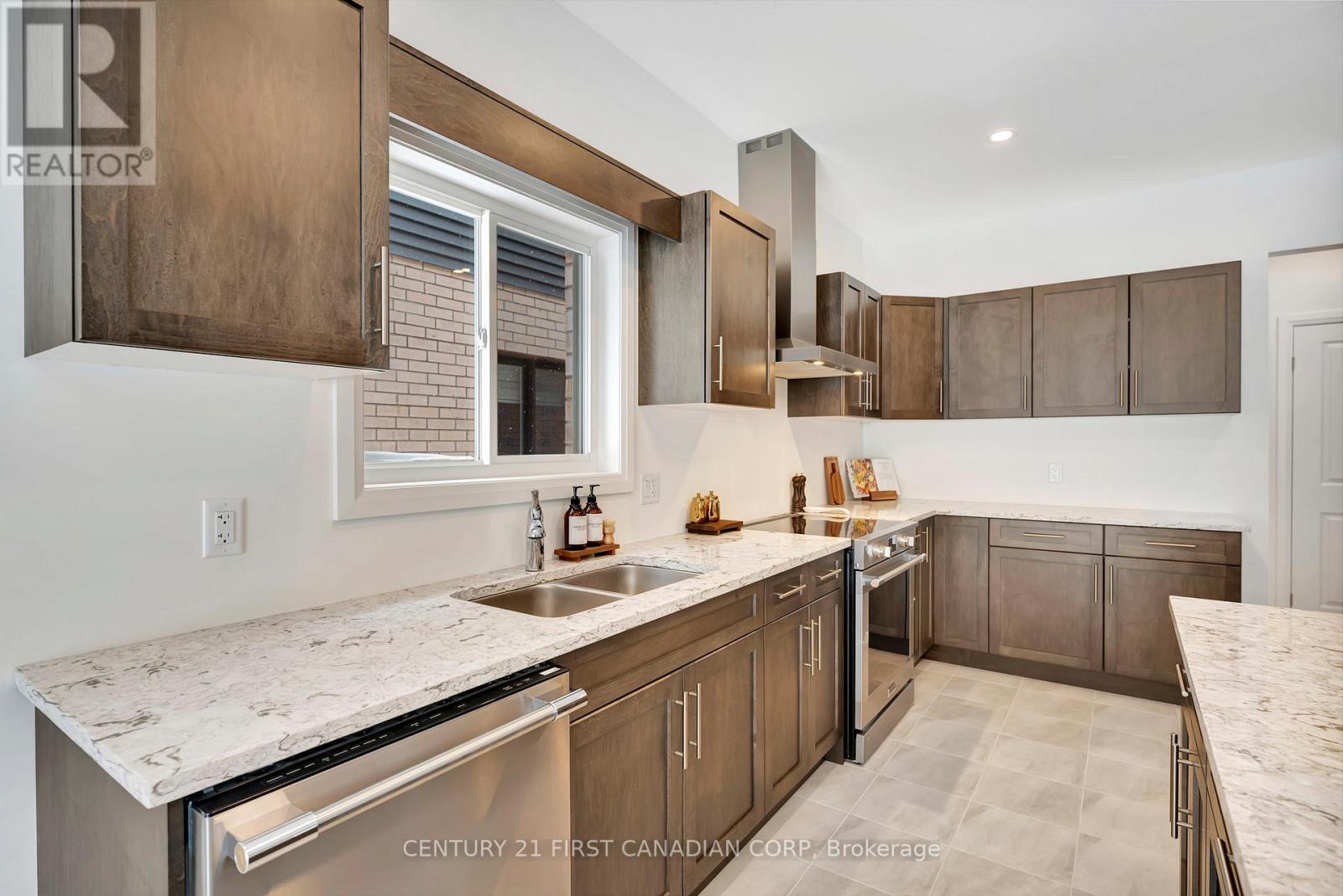 Photo 2 of 49 Willson Drive, Thorold ON