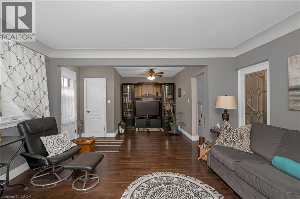 Photo 16 of 2 Cherry Avenue, Grimsby ON