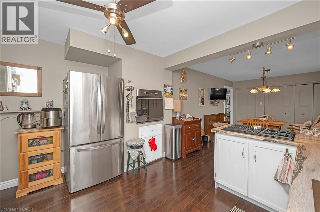 Photo 13 of 2 Cherry Avenue, Grimsby ON
