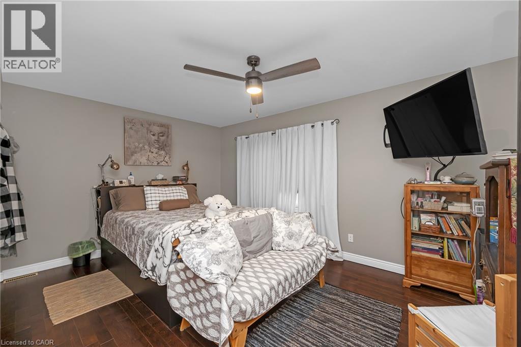 Photo 44 of 2 Cherry Avenue, Grimsby ON