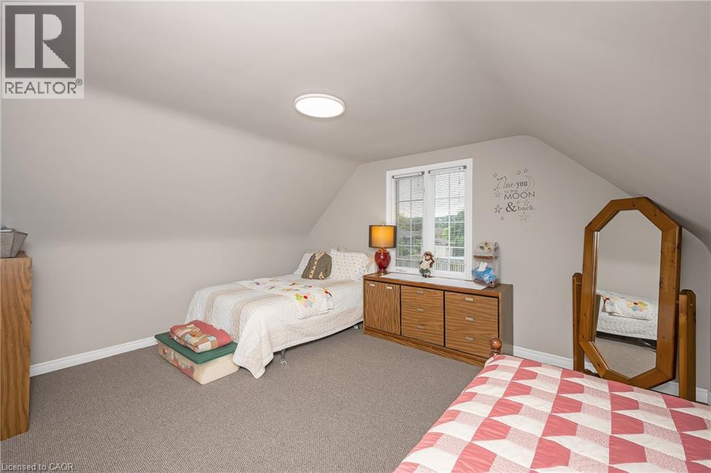 Photo 41 of 2 Cherry Avenue, Grimsby ON