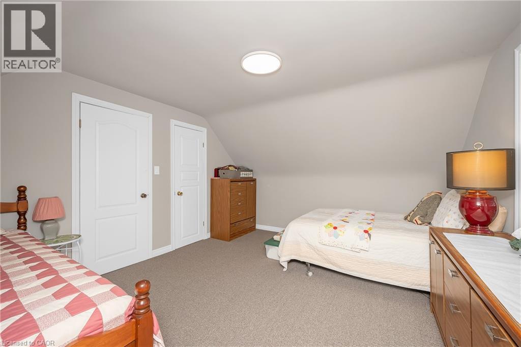 Photo 40 of 2 Cherry Avenue, Grimsby ON