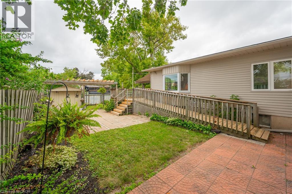 Photo 26 of 2 Cherry Avenue, Grimsby ON