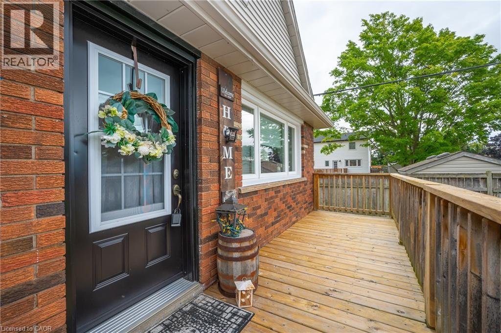 Photo 10 of 2 Cherry Avenue, Grimsby ON