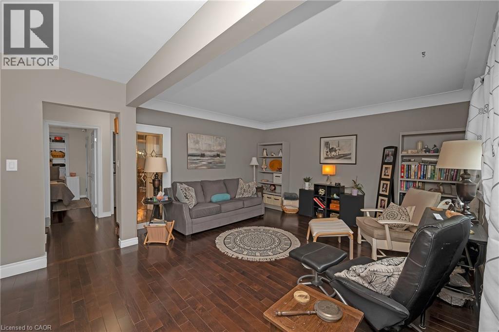 Photo 8 of 2 Cherry Avenue, Grimsby ON