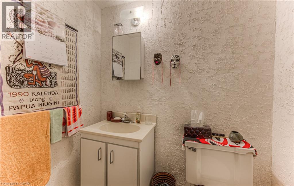 Photo 33 of 554 Sprucehill Avenue, Waterloo ON