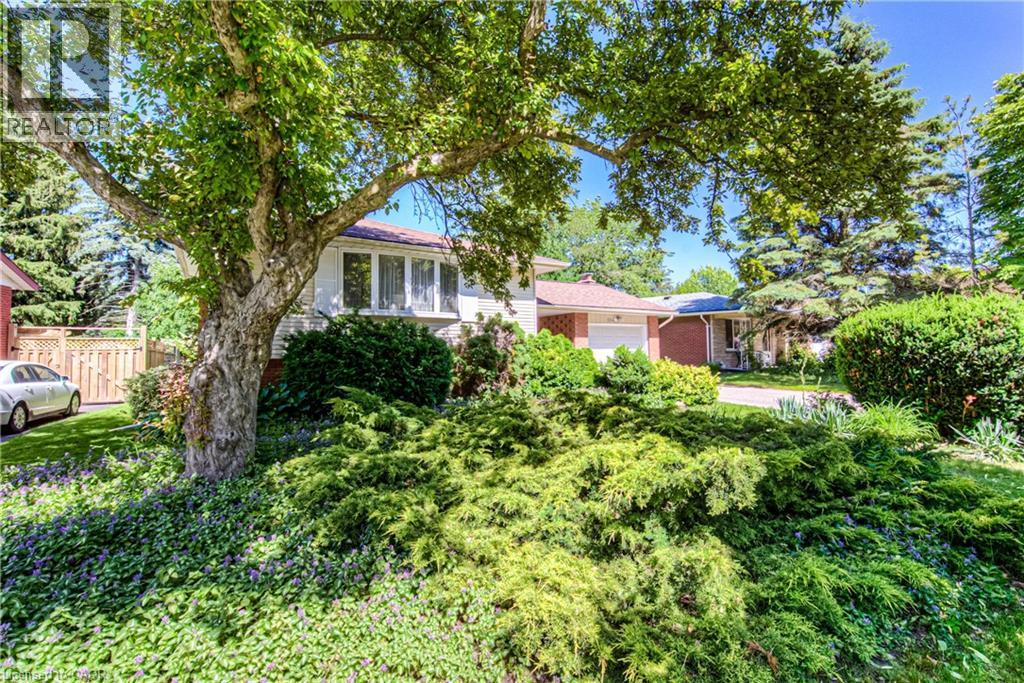 Photo 4 of 554 Sprucehill Avenue, Waterloo ON