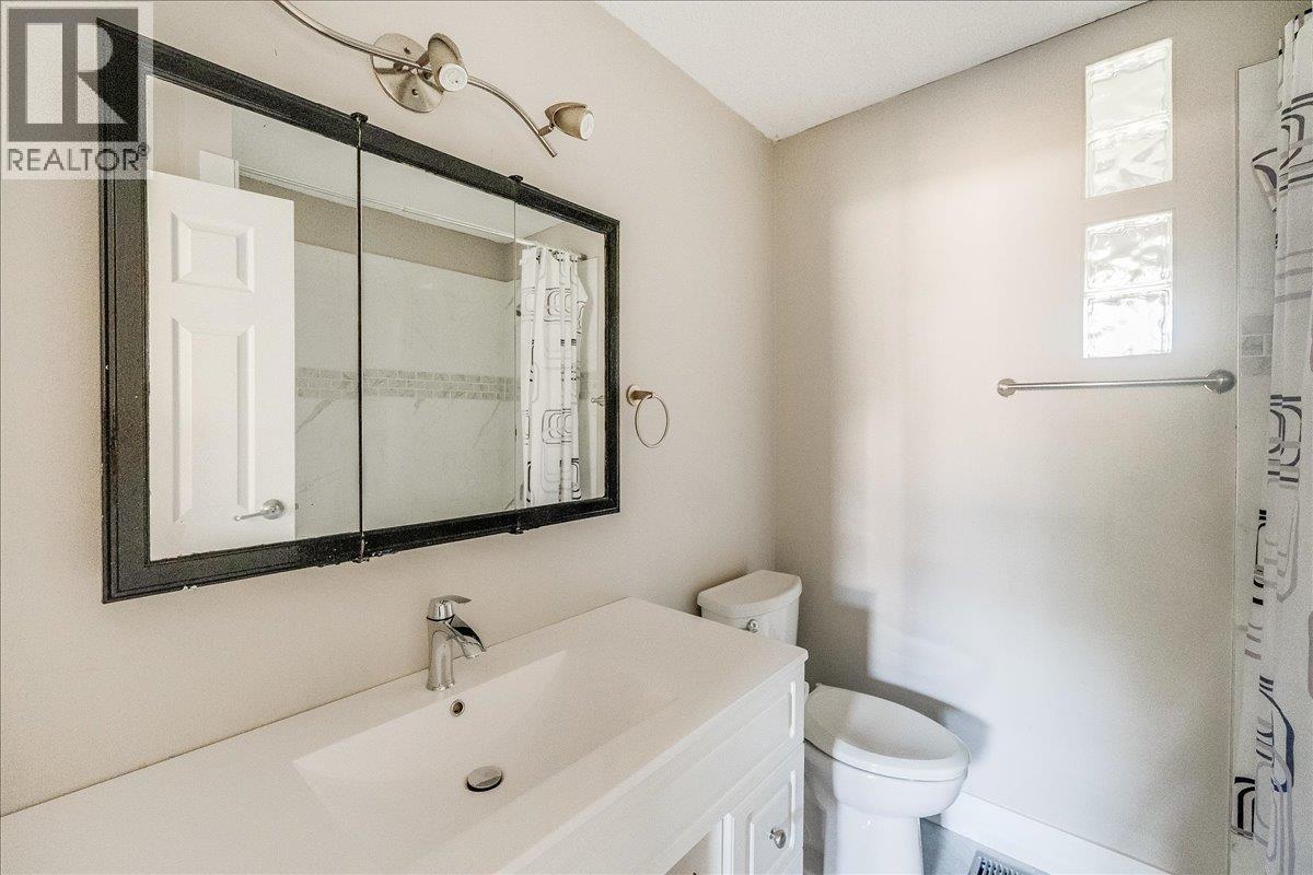 1916 Riverside Crescent, Castlegar